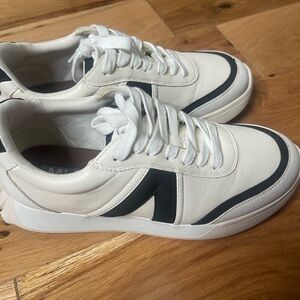 MIA Sneakers – Size 8.5 – Excellent Condition